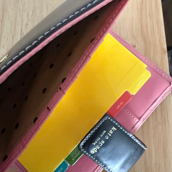 Kate Spade Vintage Agenda / Planner – Dark Brown with Pink Interior - Picture 5 of 6